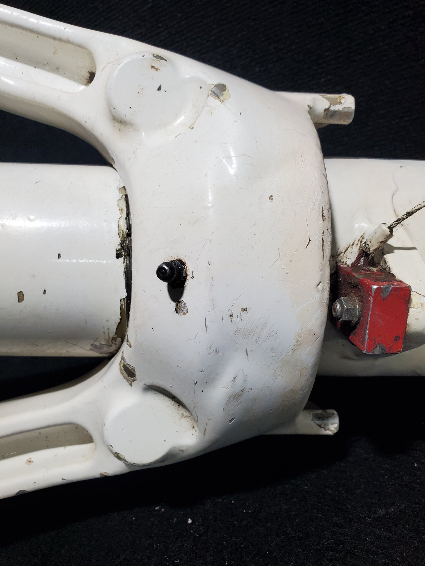 NLG Trunnion Assy - Cessna - 5H-NWA