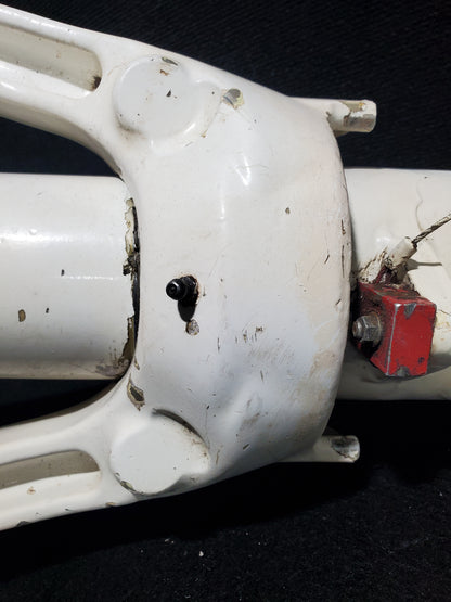 NLG Trunnion Assy - Cessna - 5H-NWA
