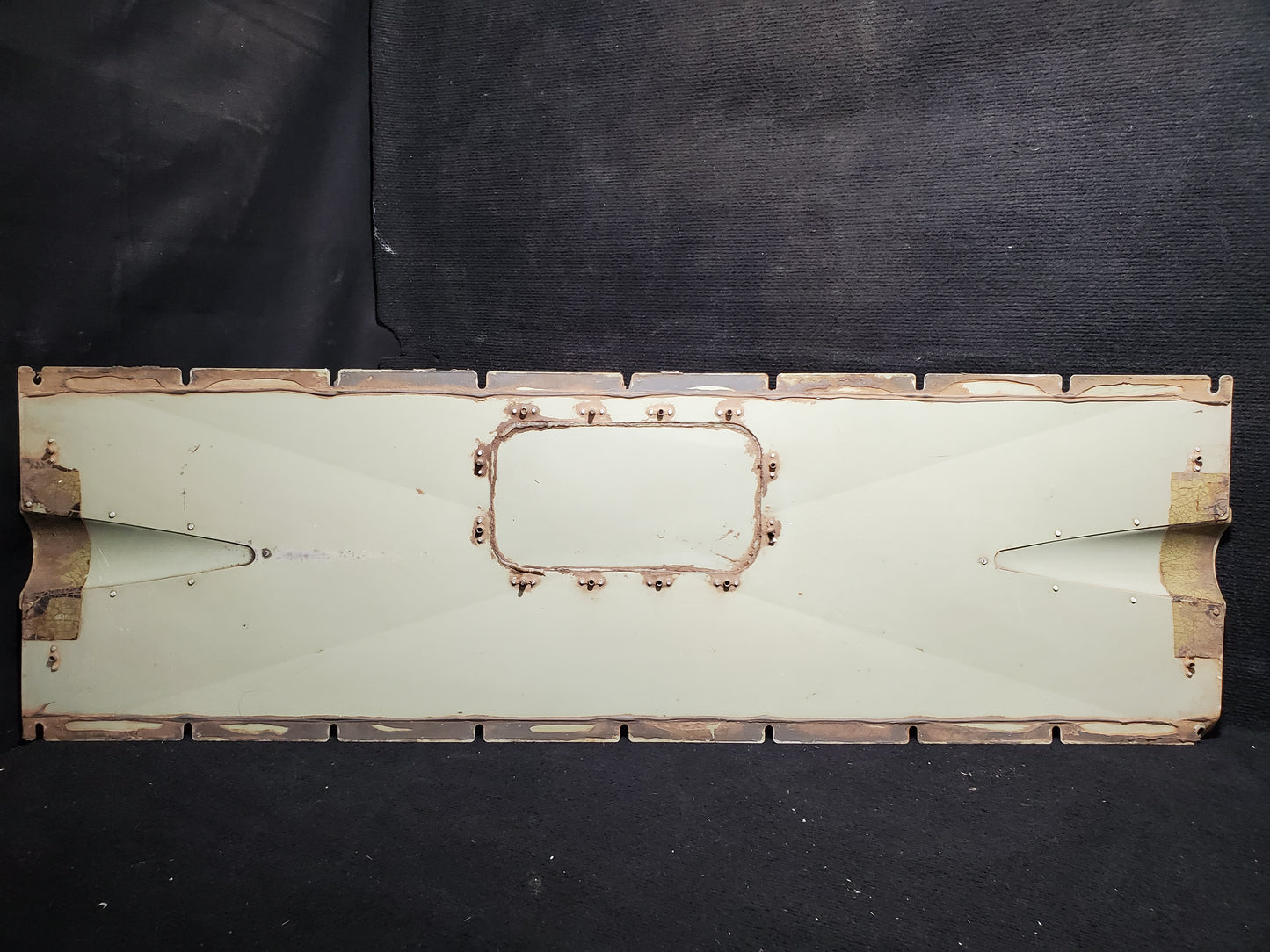 MLG Cover Assembly - Cessna - 5H-TAZ