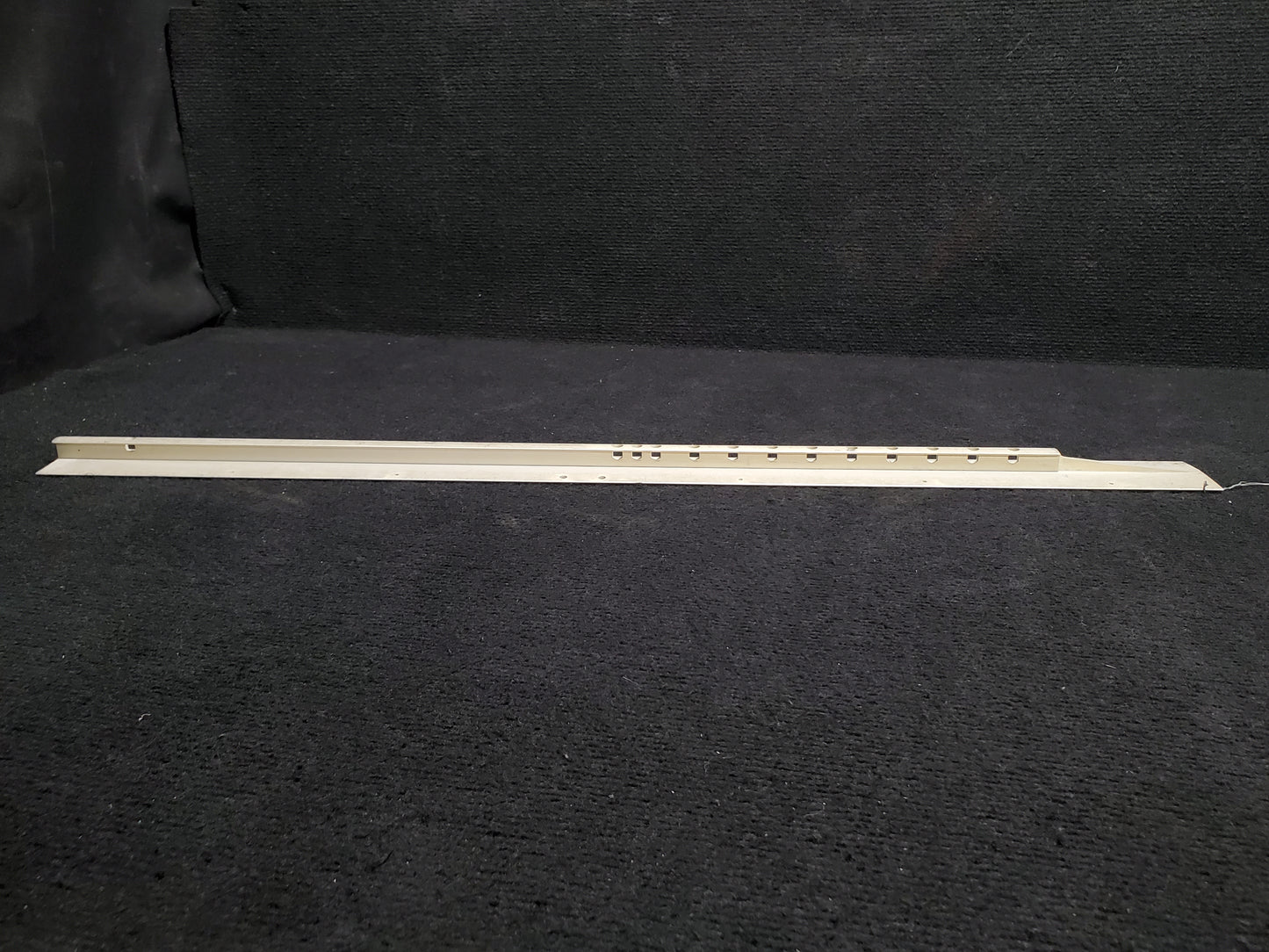 Seat Rail RH OTBD - Cessna - MISC-MB-206-207-LOT