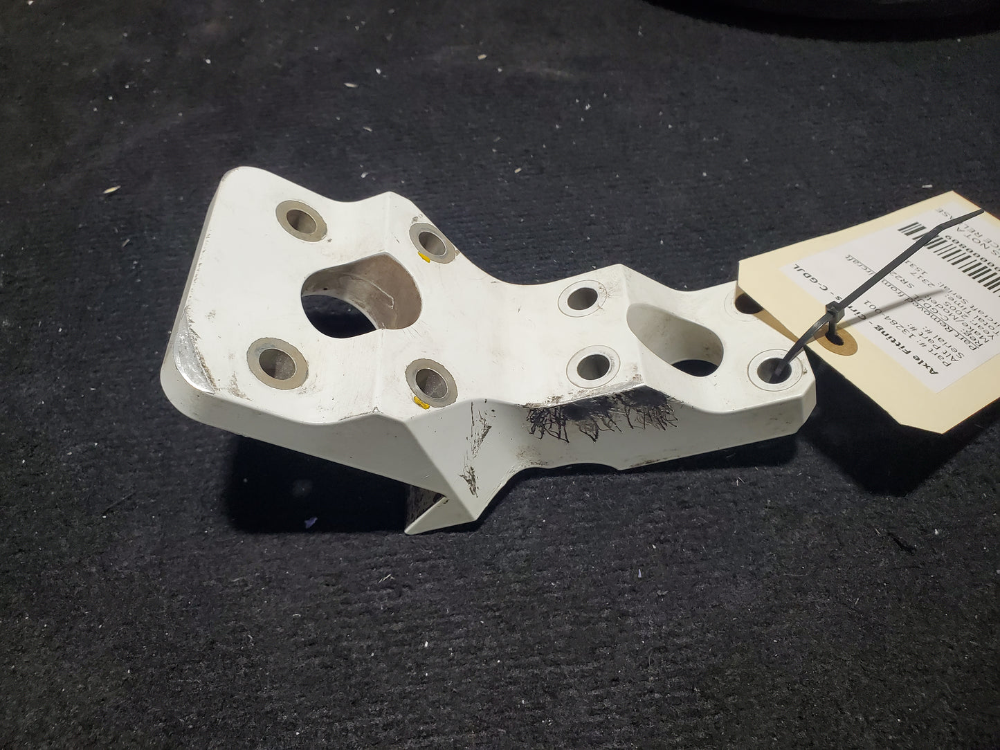 Axle Fitting - Cirrus - C-GDJL