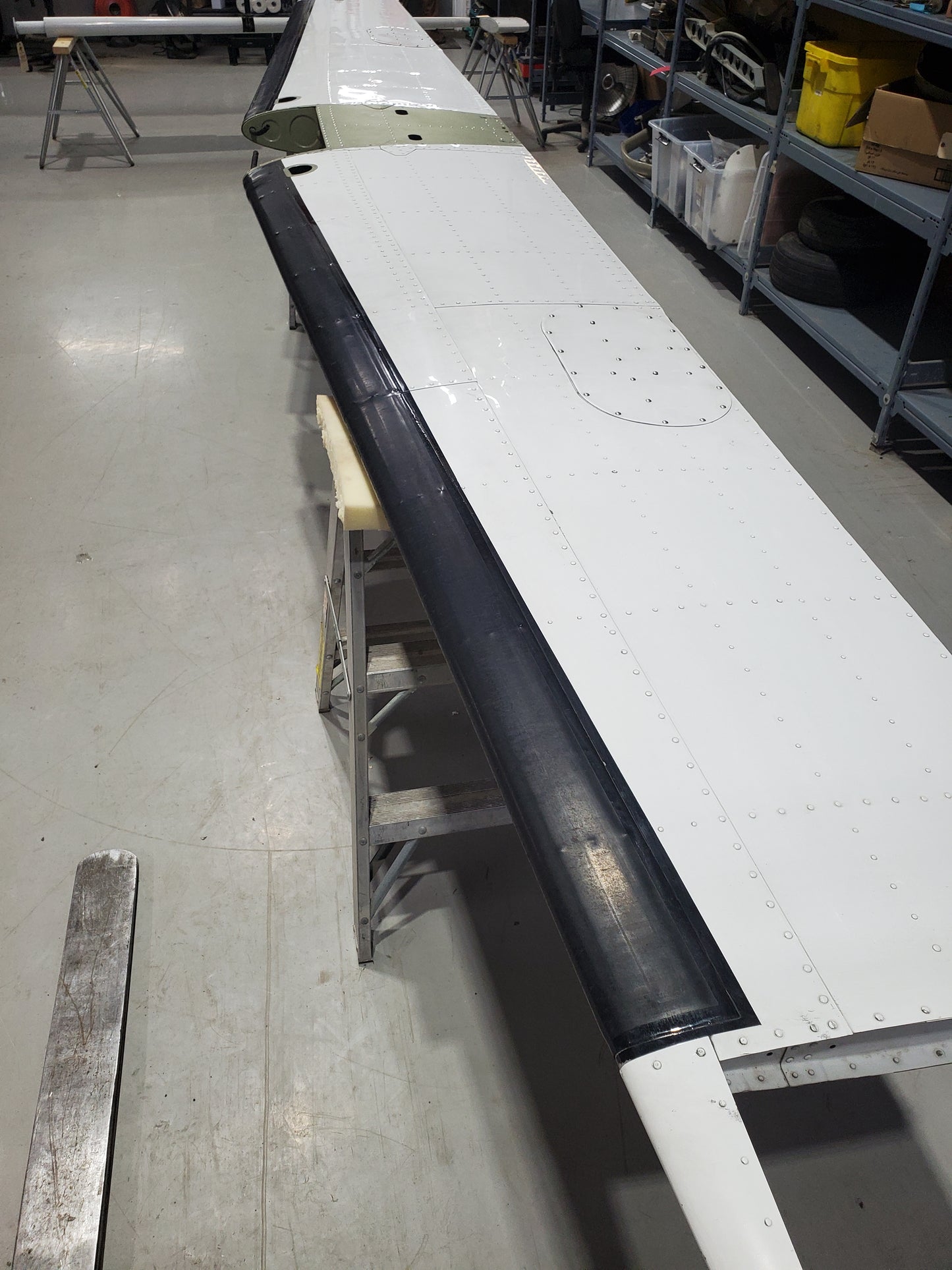 Horizontal Stabilizer - Cessna 208B Caravan - OO-SEX