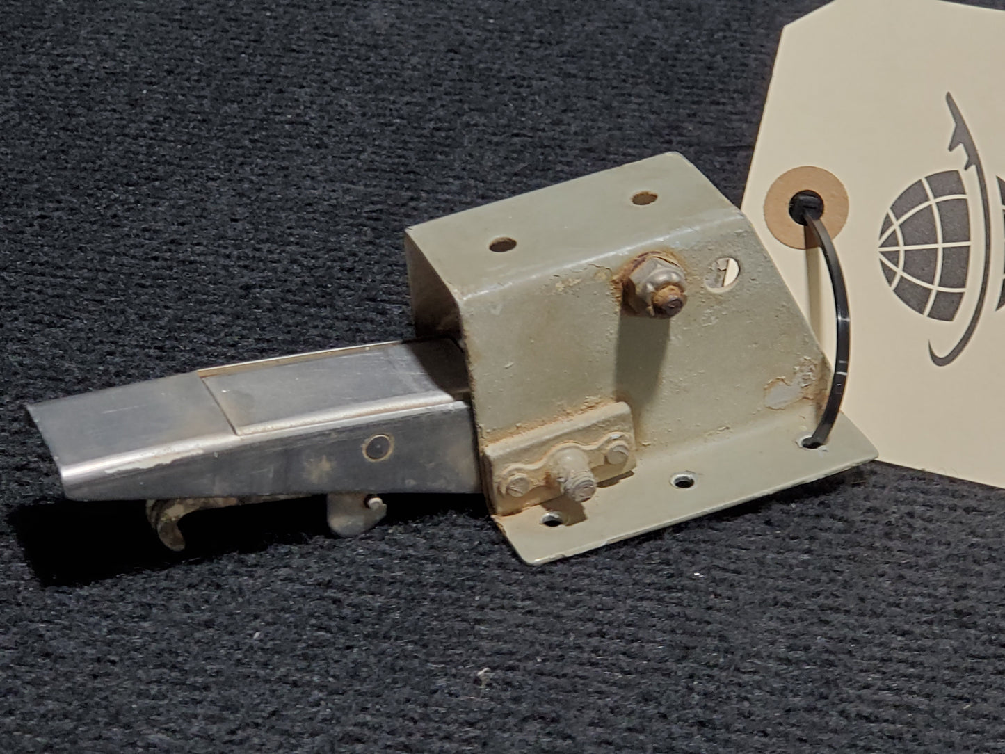 Bracket Assy - Door Latch - LH/RH Fwd - Cessna - 5Y-OER