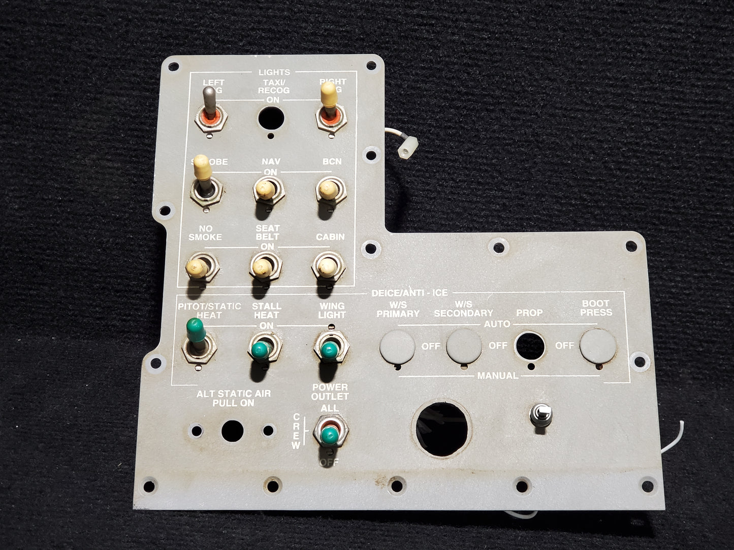 Switch Assy Plate - Cessna - 5H-TAZ