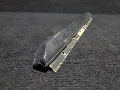 Knee Bumper Assy - Cessna - 5Y-ZBW