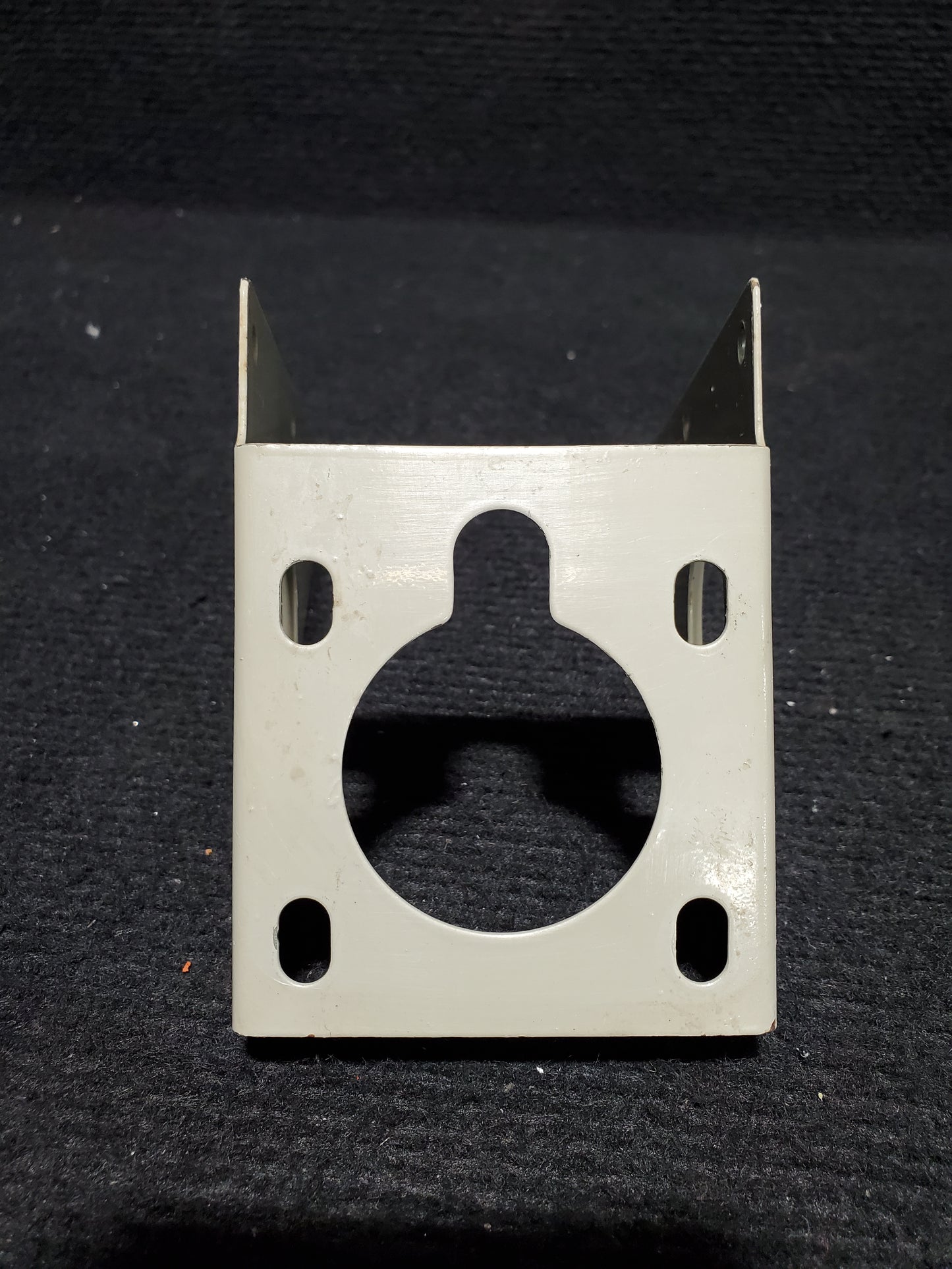 Fuel Filter Bracket - Cessna - 5H-NWA