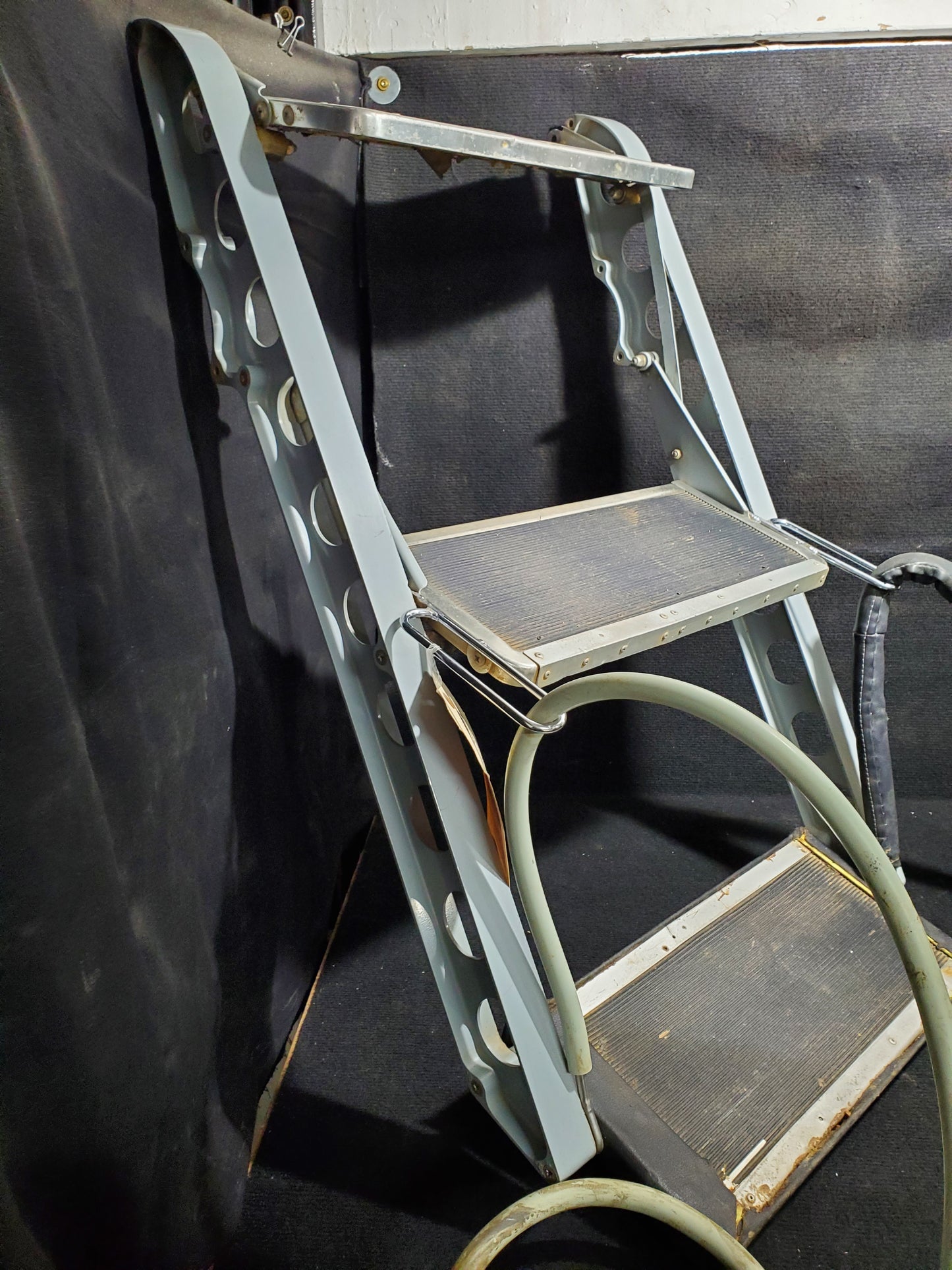 Passenger Step Assy - Cessna - 5H-NWA