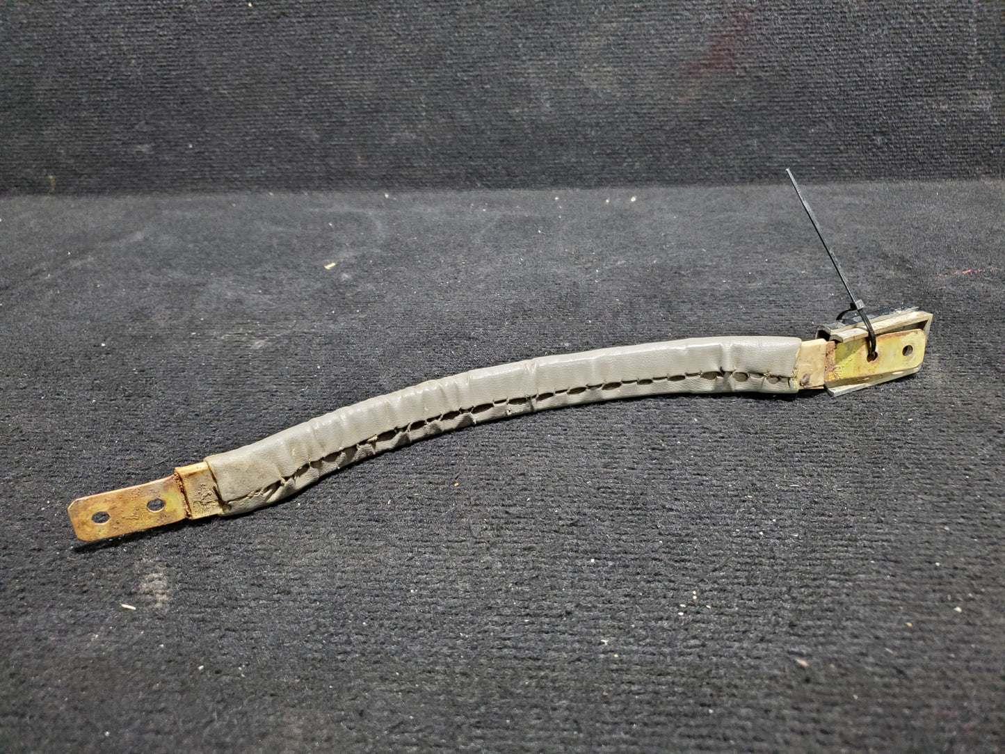 Assist Handle Assy - Cessna - 5Y-RNA