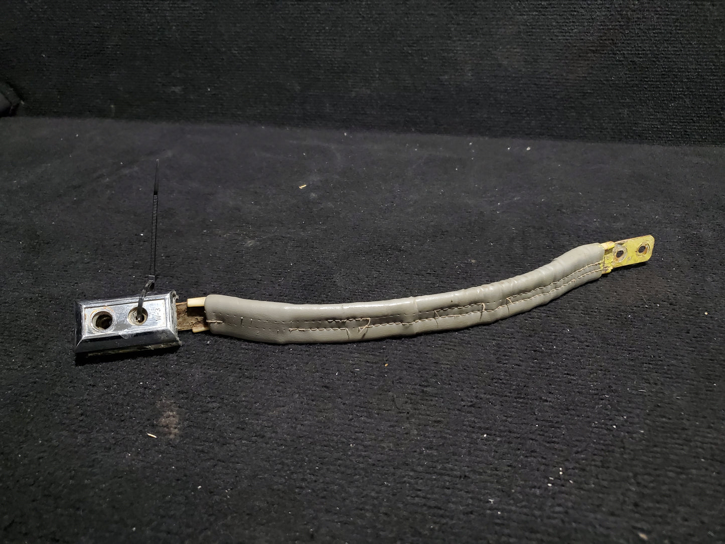 Assist Handle Assy - Cessna - 5Y-RNA