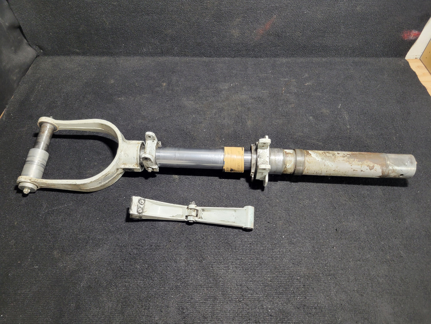 Nose Gear Shock Strut Assy - C-GROC