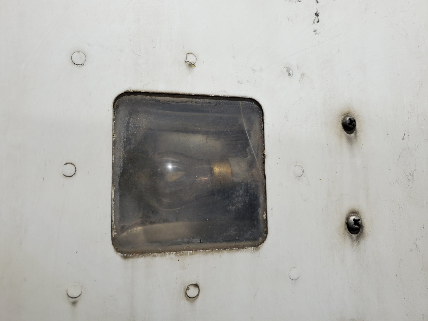Access Cover w/ Courtesy Light - RH - Cessna - 5Y-ZBW