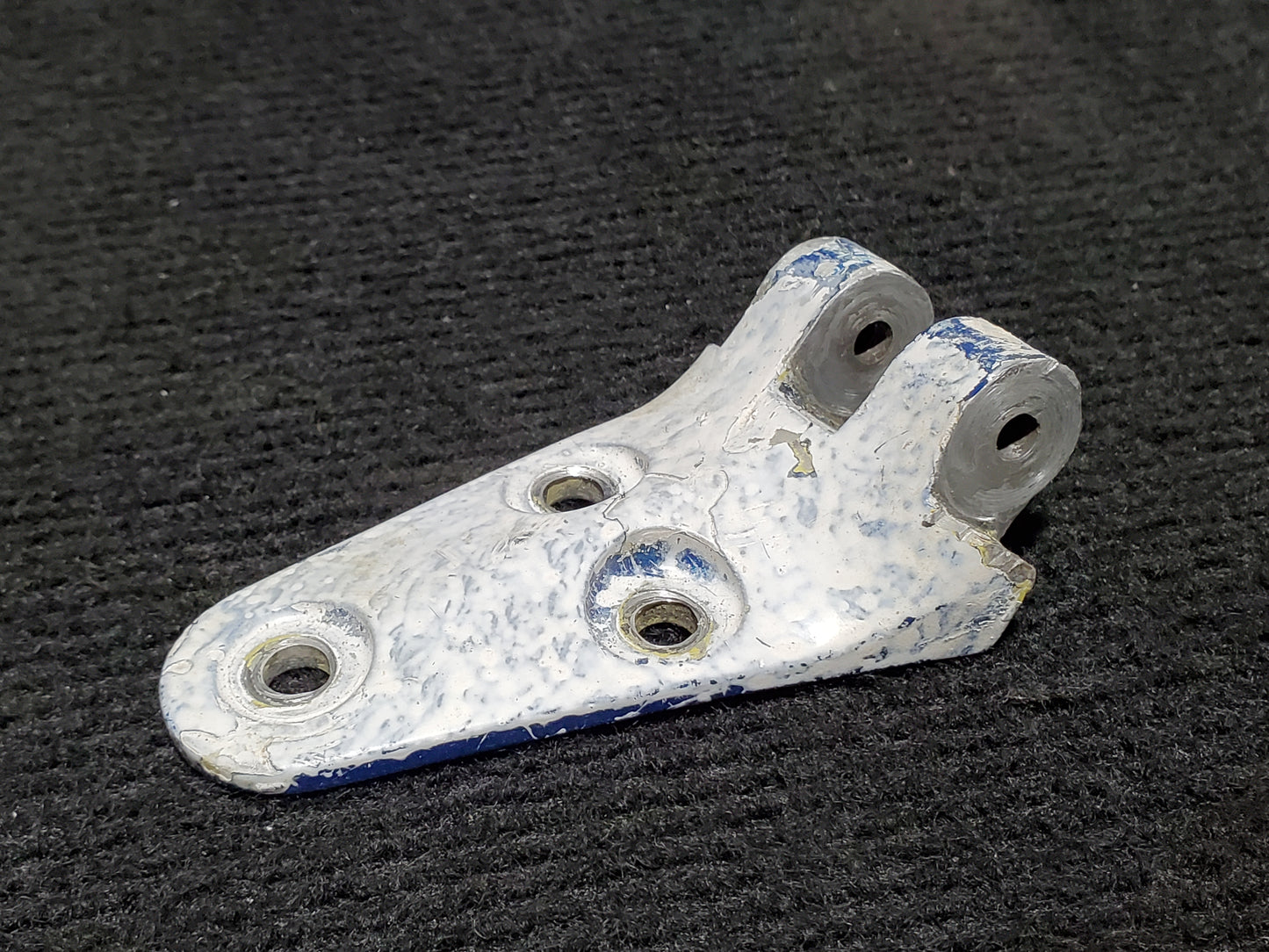 Door Hinge Lwr Aft - RH - Cessna - 5Y-BUC