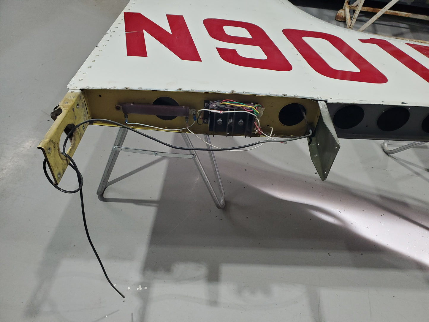 Fin Assembly with Dorsal - Cessna 185 - C-FJEZ