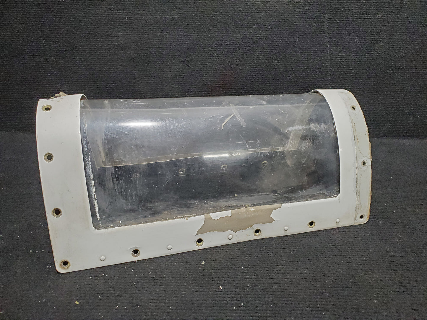 Landing and Taxi Light Lens Assy - RH - Cessna - 5H-NWA