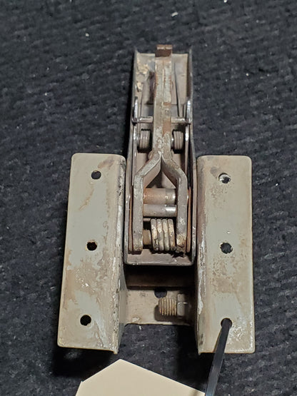 Bracket Assy - Door Latch - LH  Center - Cessna - 5Y-RNA