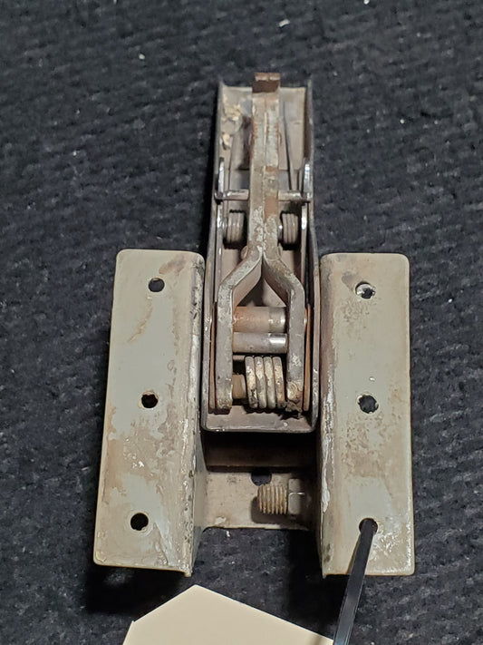 Bracket Assy - Door Latch - LH  Center - Cessna - 5Y-RNA