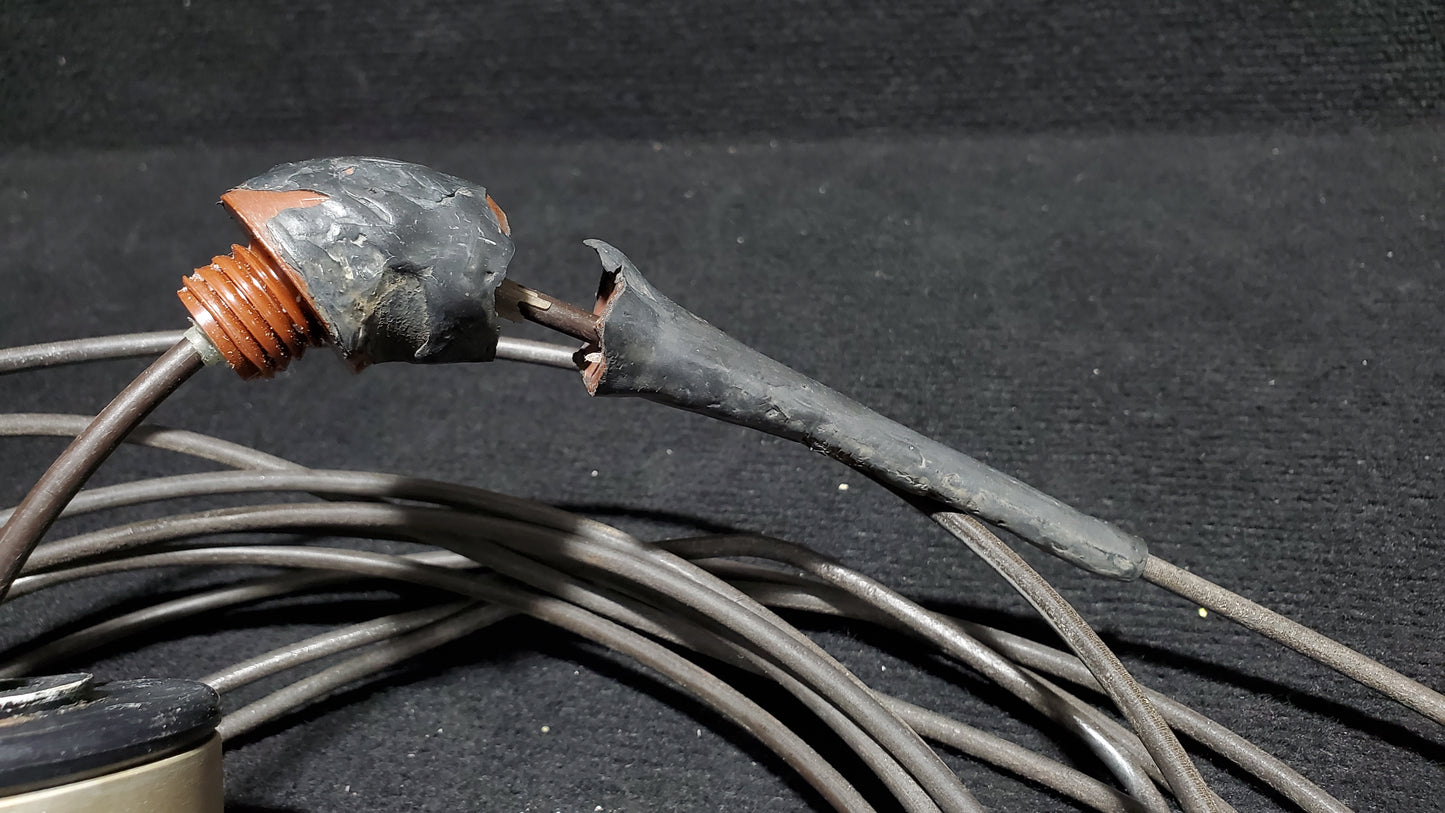 Radio Antenna Lead Thru Assy - Dayton Grainger - 5Y-ZBW