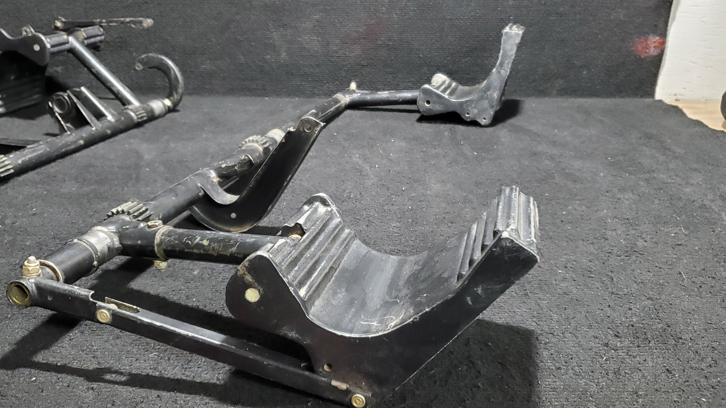 Torque Tube Assy with Rudder Pedals - Cessna - 5H-TAZ