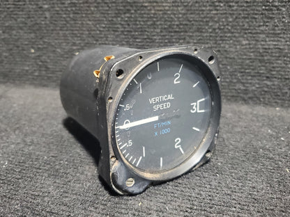 Vertical Speed Indicator - United Instruments - 5Y-ZBW