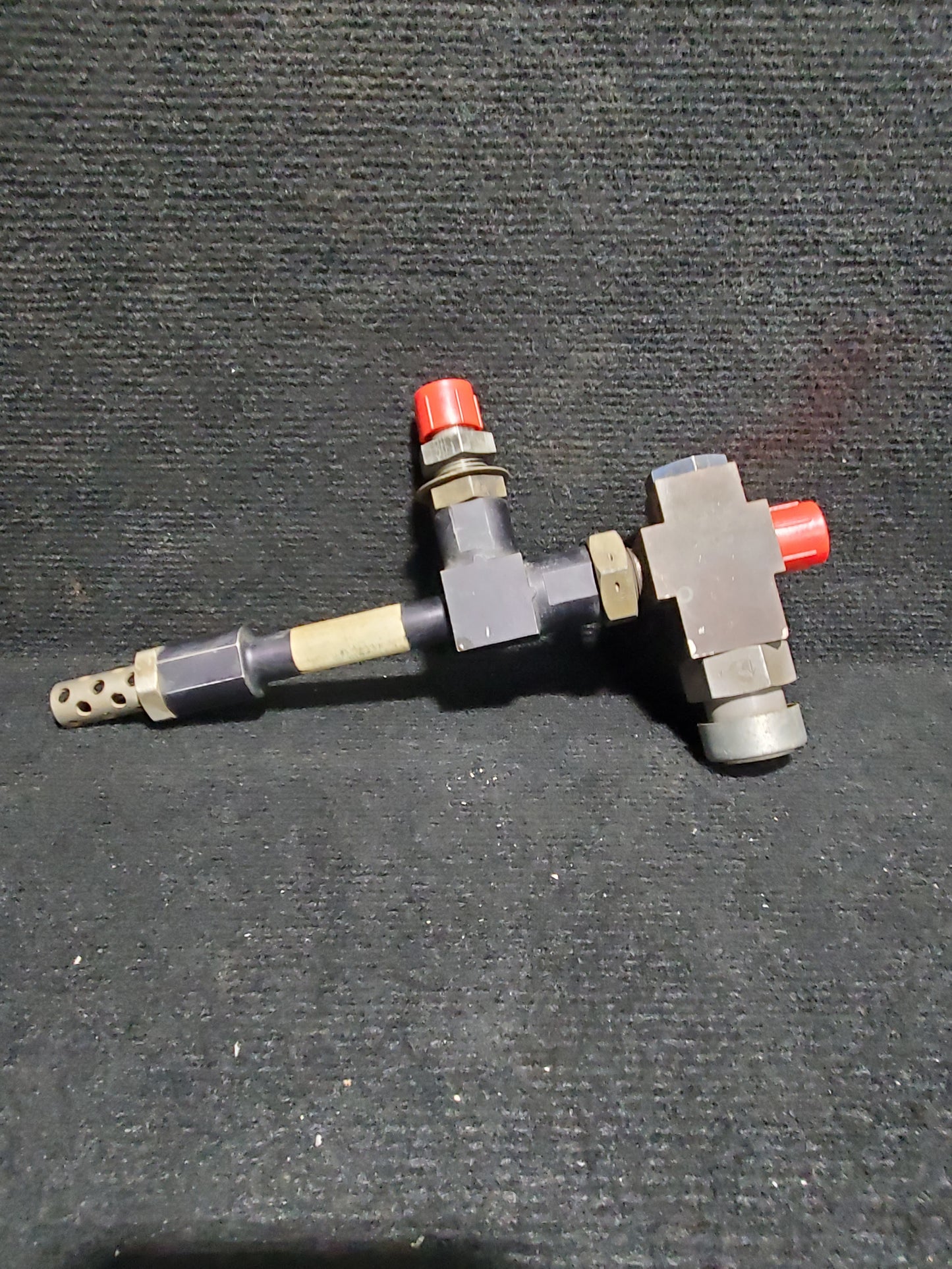 Ejector and Cross - Cessna - 5Y-ZBW