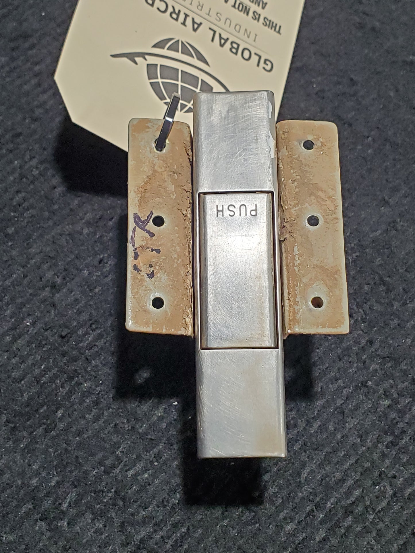 Bracket Assy - Door Latch - LH  Center - Cessna - 5Y-OER