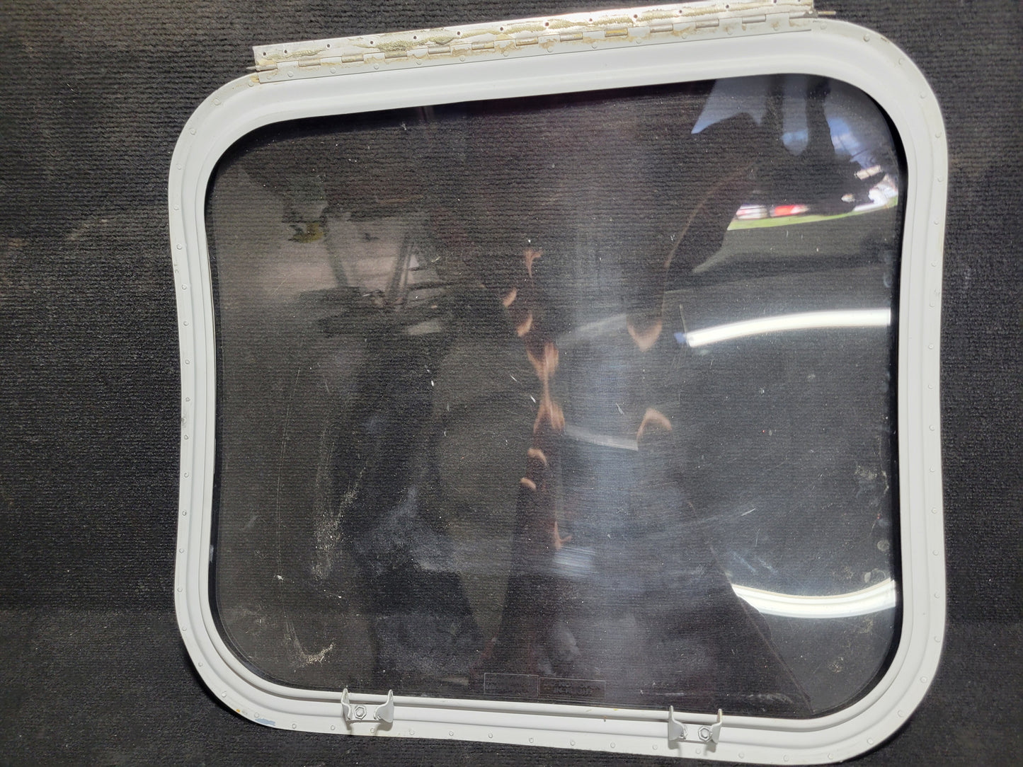 Cabin Window Assy Center LH - C-FINV