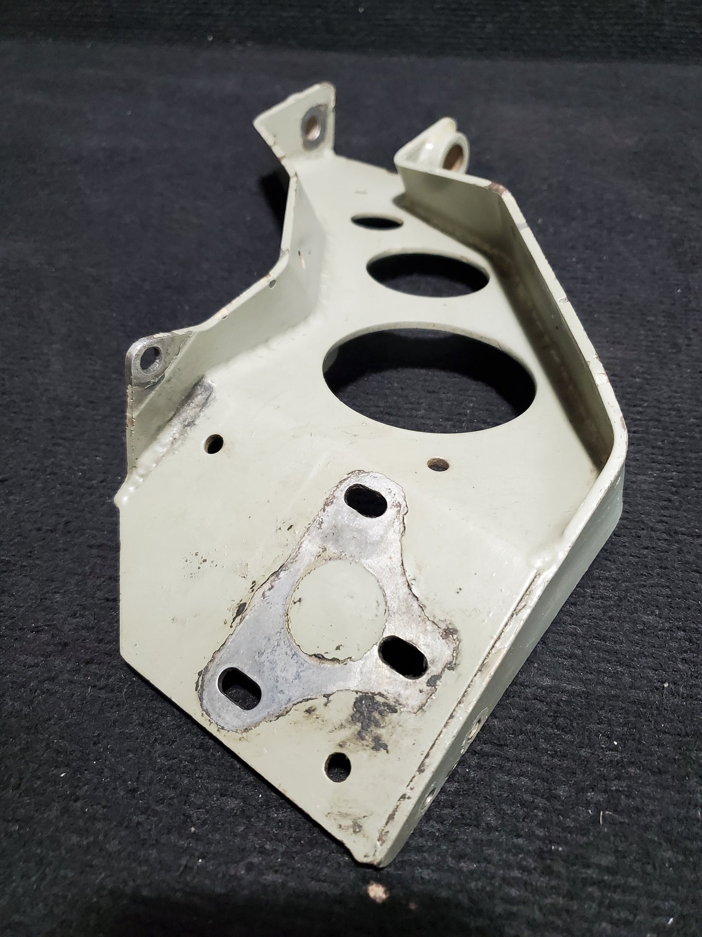 Bracket Assy 95 Amp Alternator - Cessna 208B - Unknown Origin