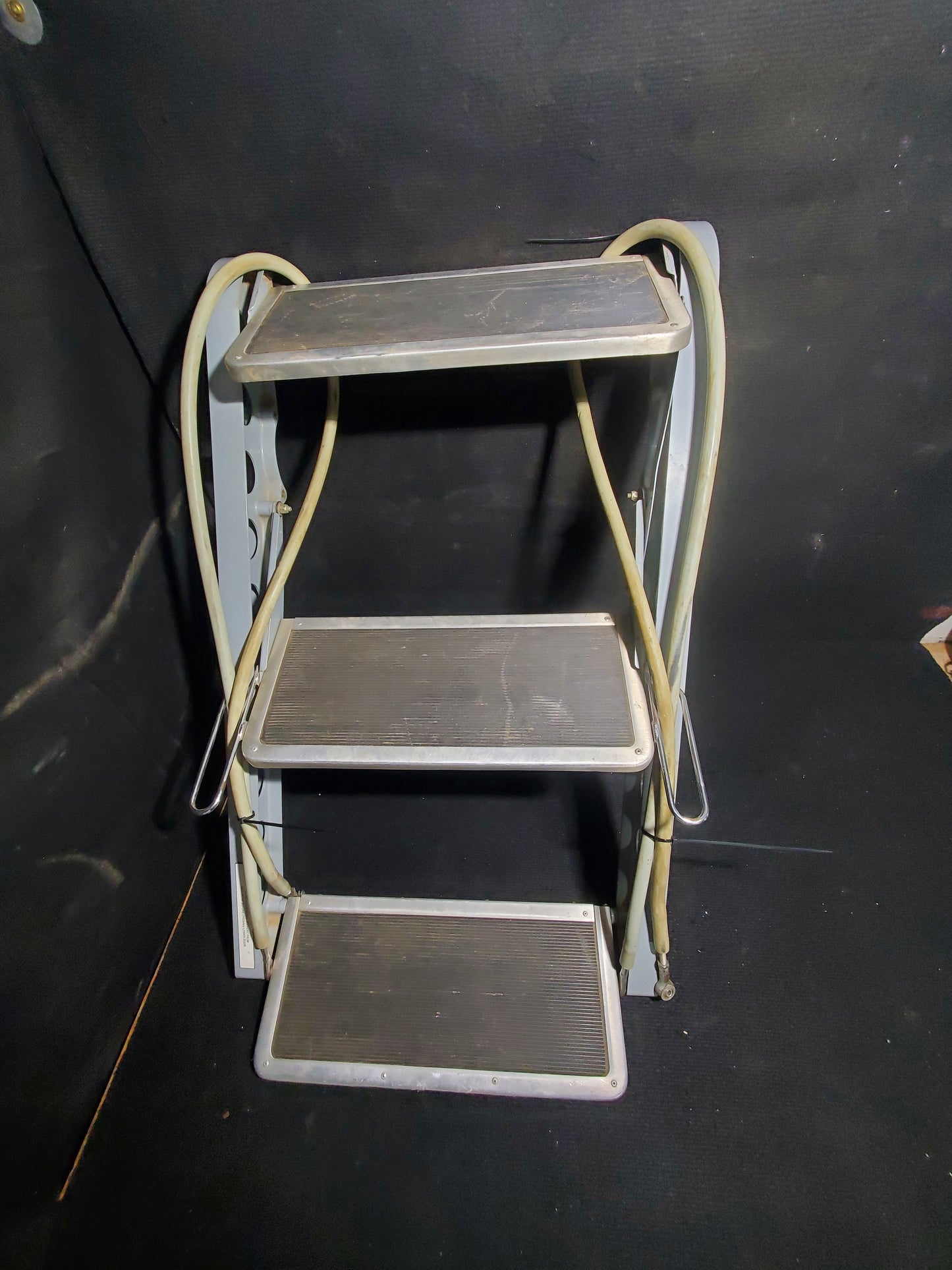 Passenger Step Assy - Cessna - 5H-TAZ