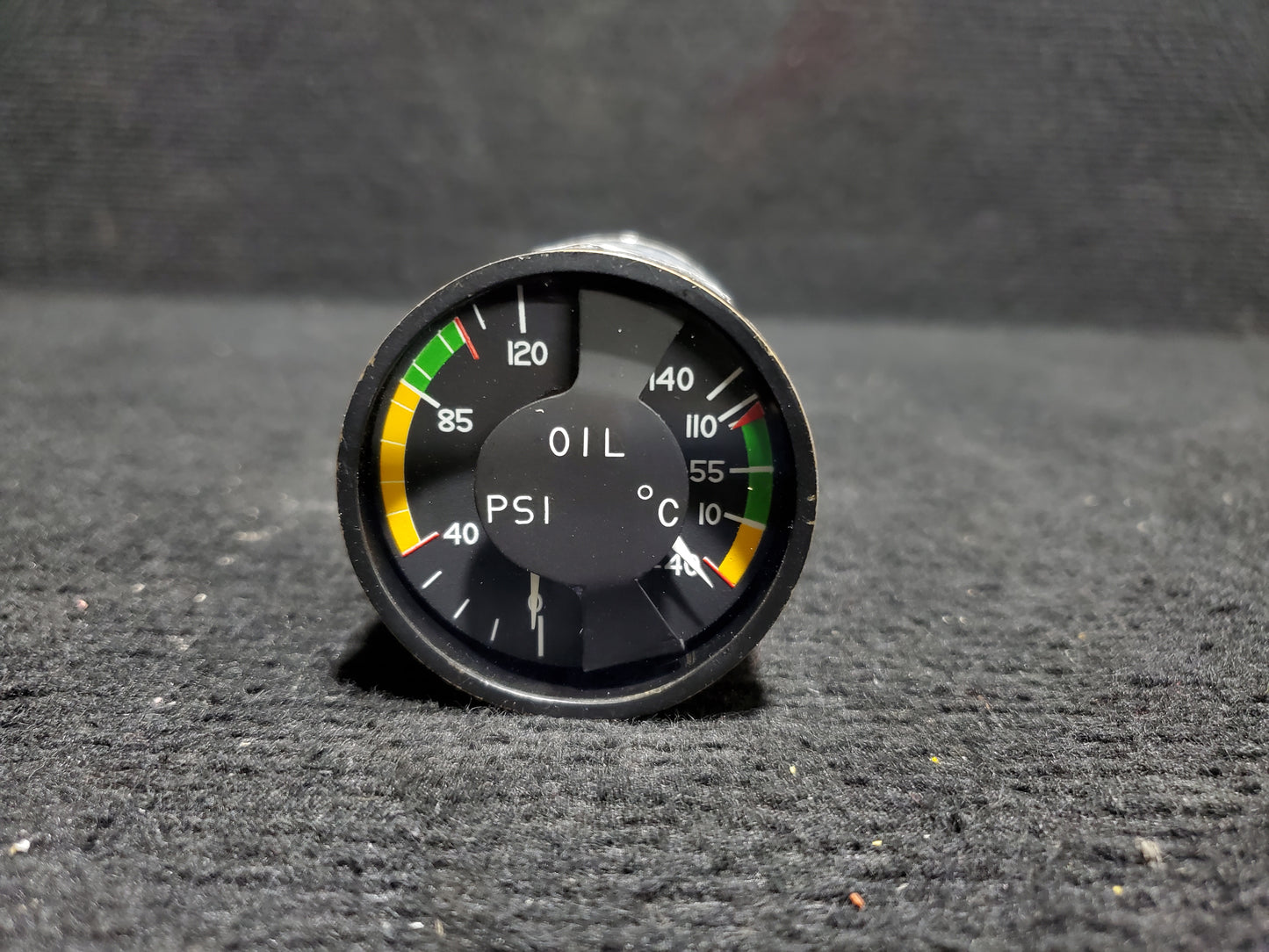 Oil Temp / Oil Pressure Indicator - Cessna - 5Y-ZBW