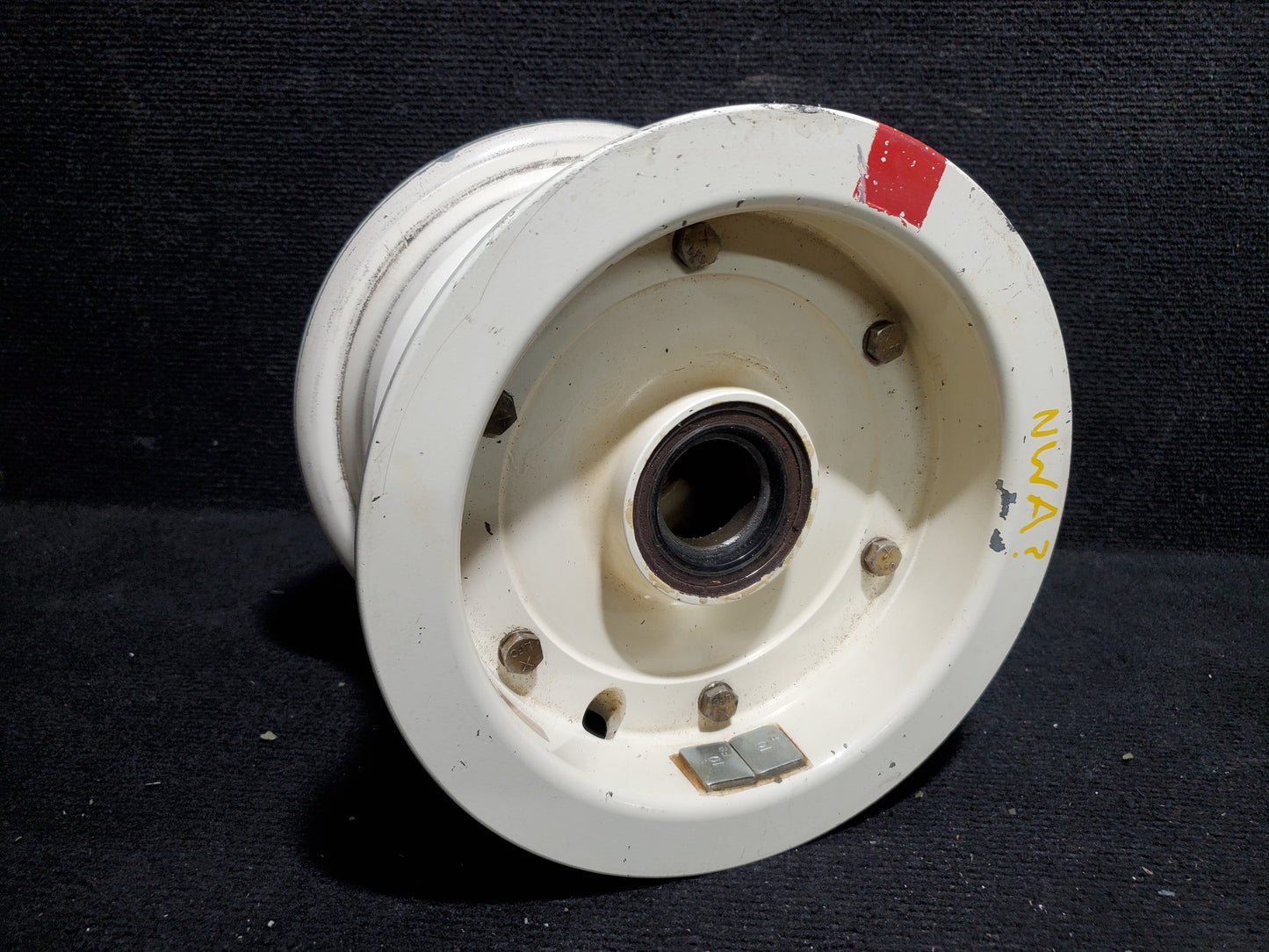 Nose Wheel - Cessna 208B - 5H-NWA