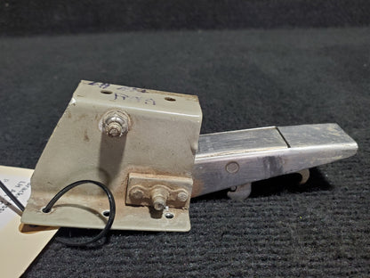 Bracket Assy - Door Latch - LH/RH  Aft - Cessna - 5Y-RNA