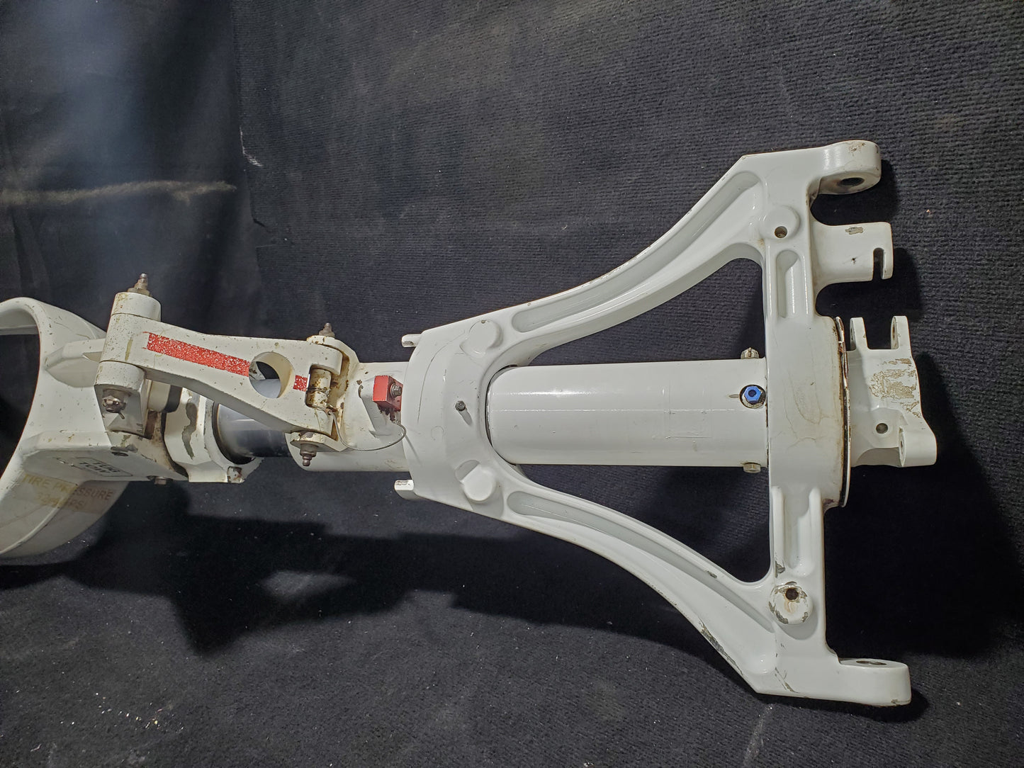 Nose Landing Gear Assembly - Cessna - 5Y-MME