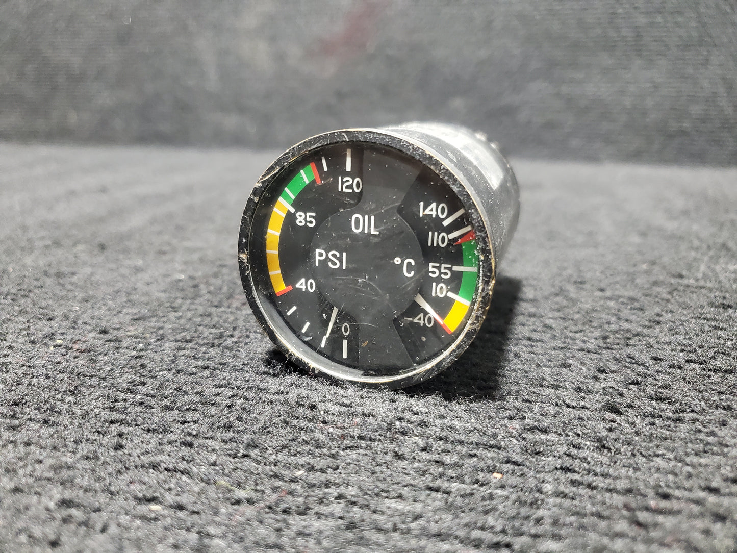Oil Temp / Oil Pressure Indicator - Cessna - 5Y-RNA