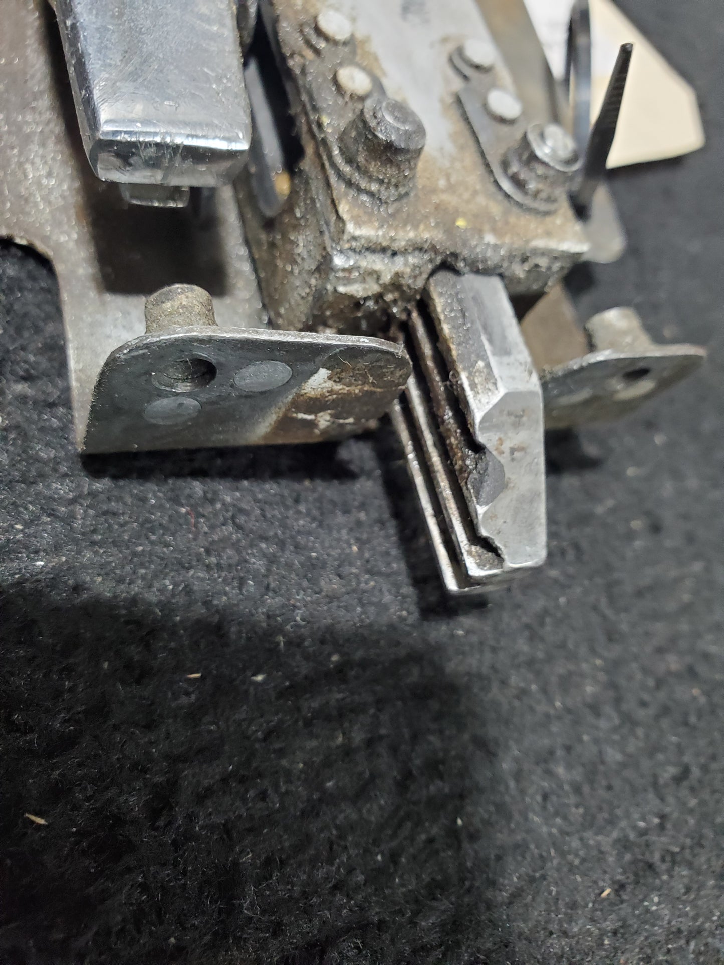 Latch Assy - LH - Cessna - C-GROC