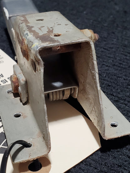 Bracket Assy - Door Latch - LH/RH Aft - Cessna - 5Y-OER