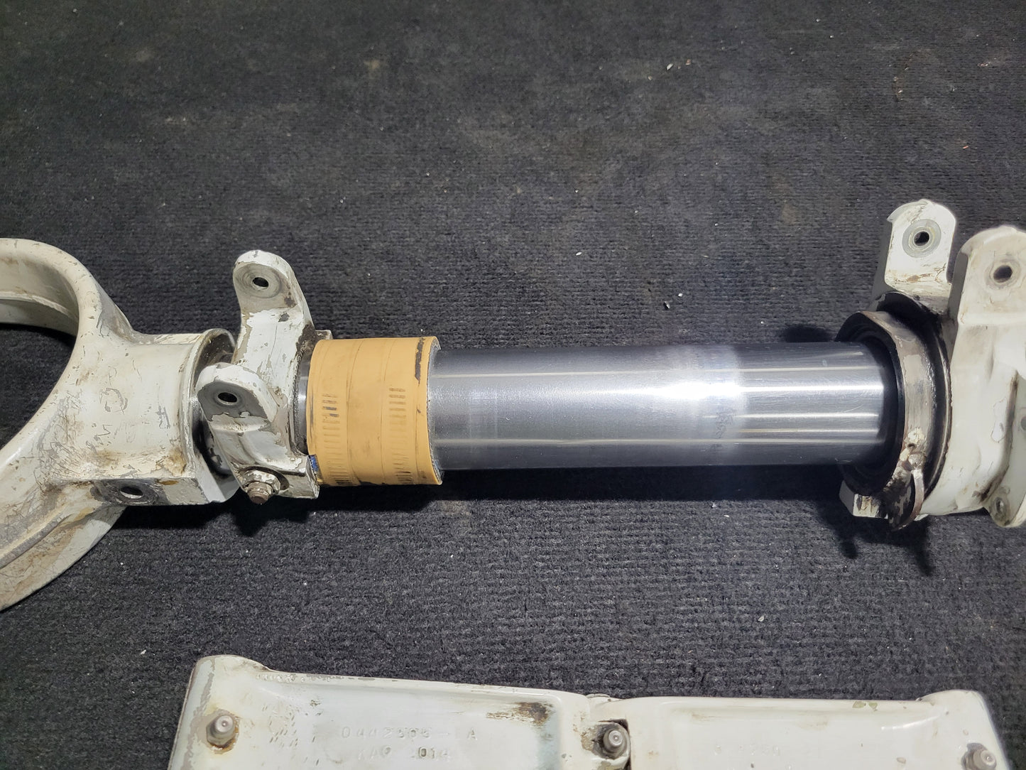 Nose Gear Shock Strut Assy - C-GROC