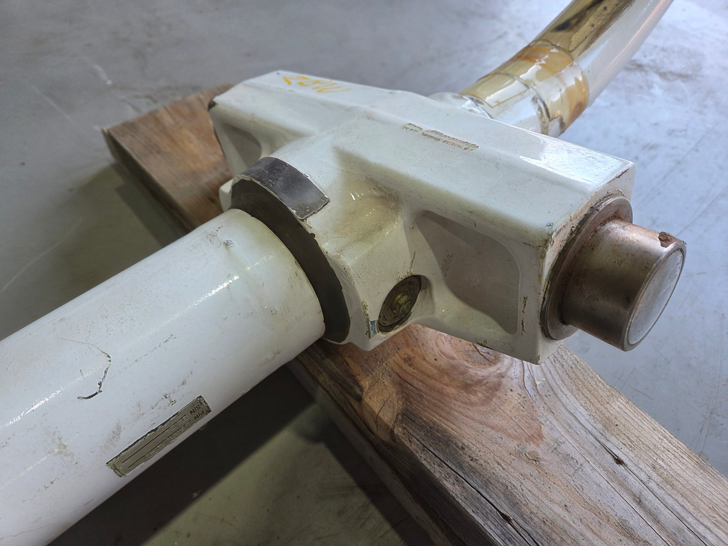 Main Landing Gear Assembly - Cessna 208B Caravan - 5Y-ZBW