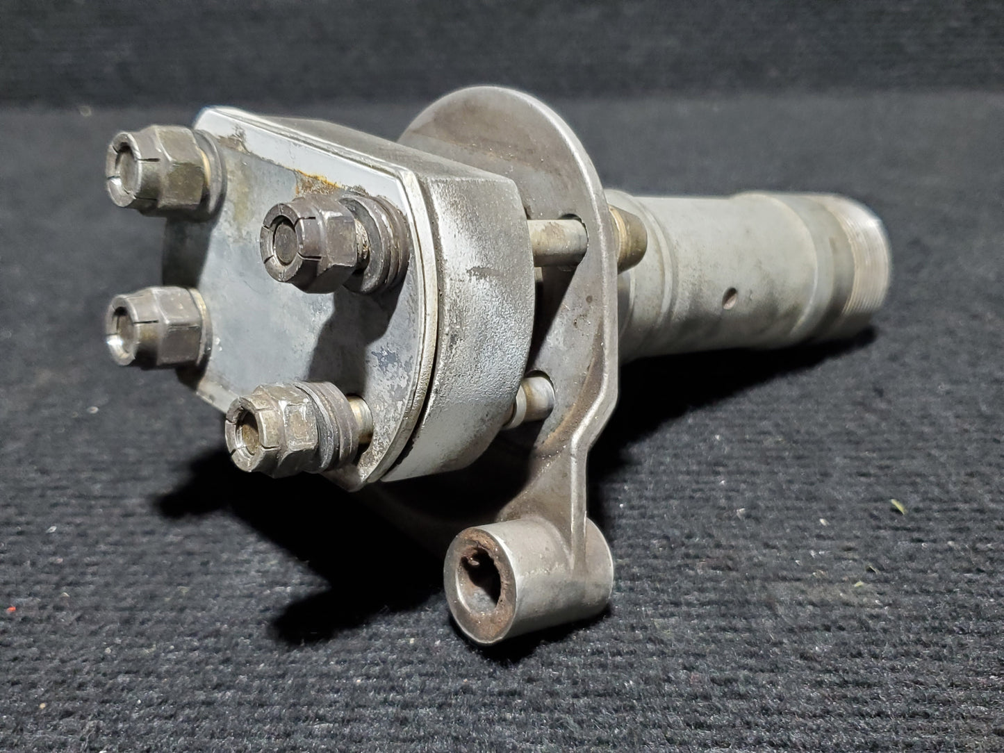 MLG axle - Cessna - 5Y-FOO