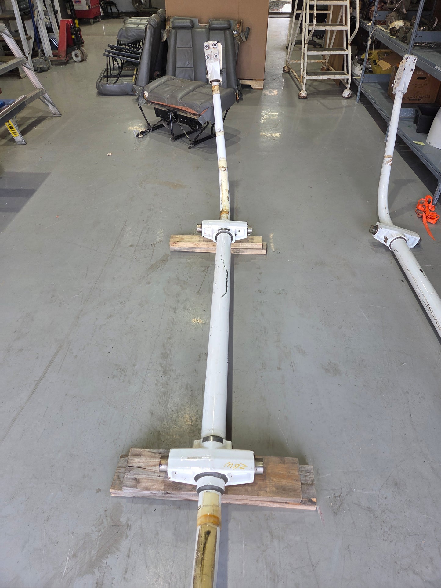 Main Landing Gear Assembly - Cessna 208B Caravan - 5Y-ZBW