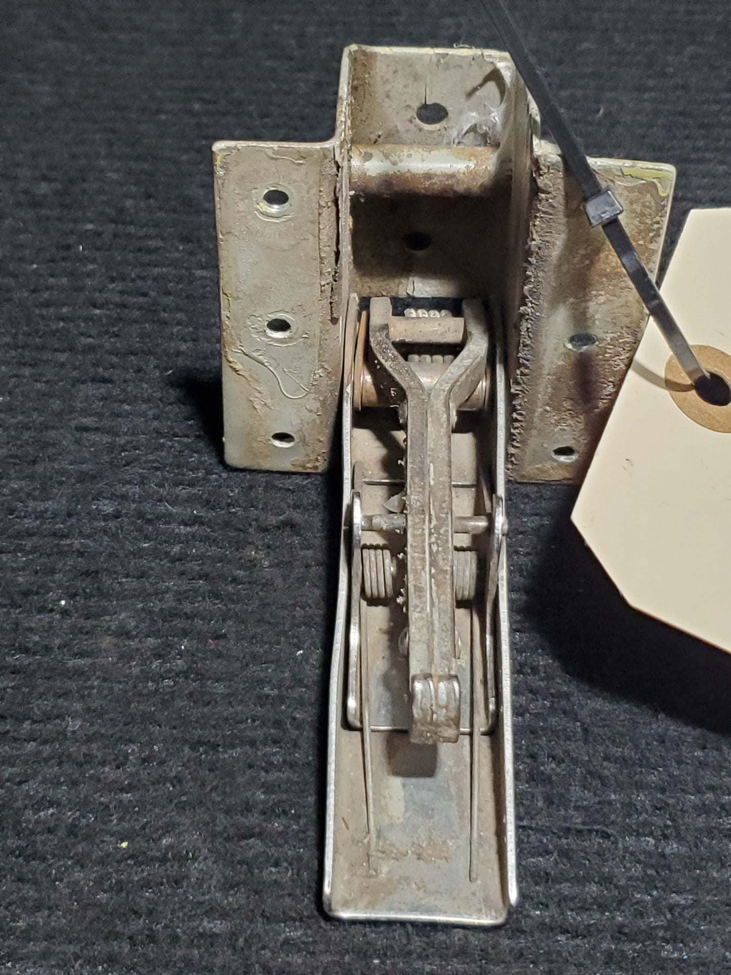 Bracket Assy - Door Latch - LH/RH  Aft - Cessna - 5Y-RNA