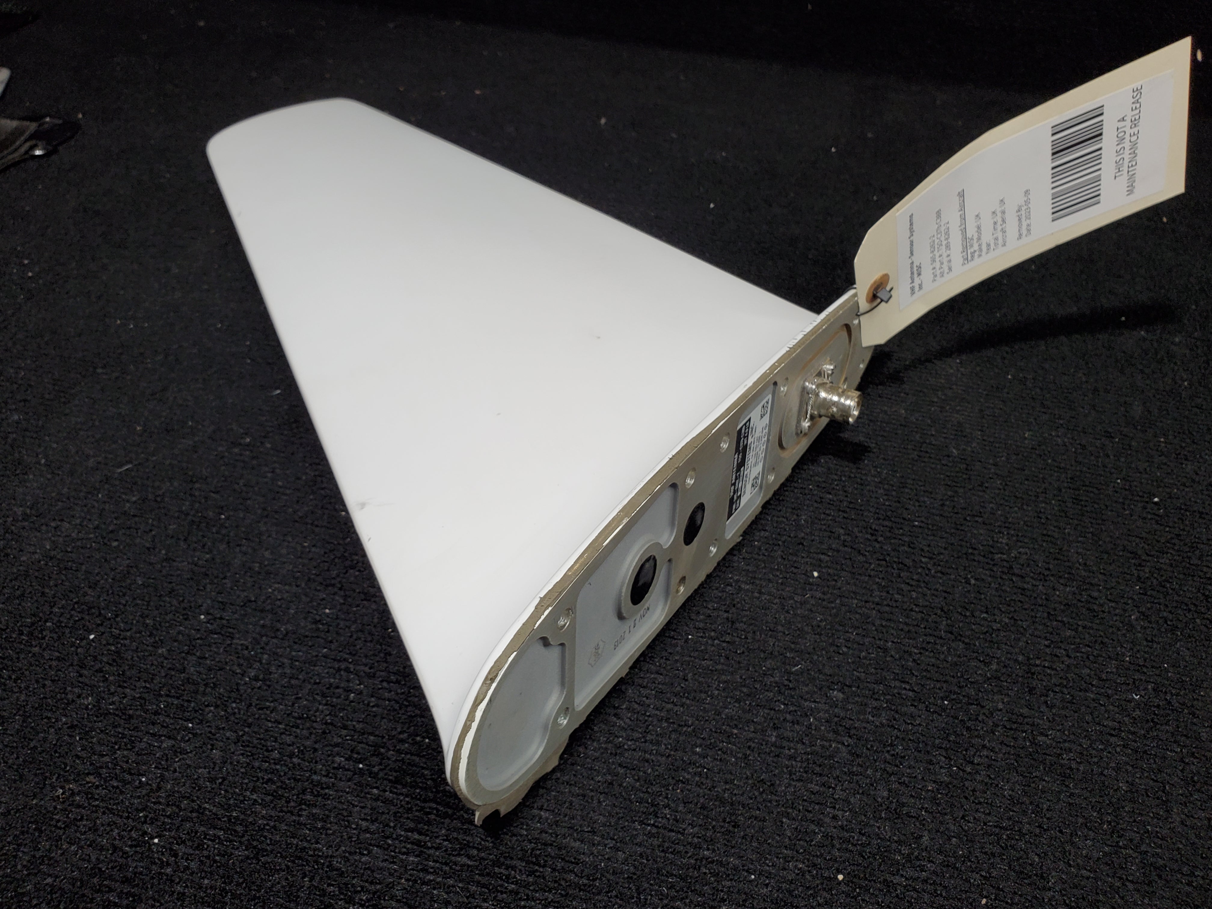 飛行機のアンテナ(VHF ANTENNA) VHF Antenna - Sensor Systems Inc. - MISC – Global Aircraft Industries