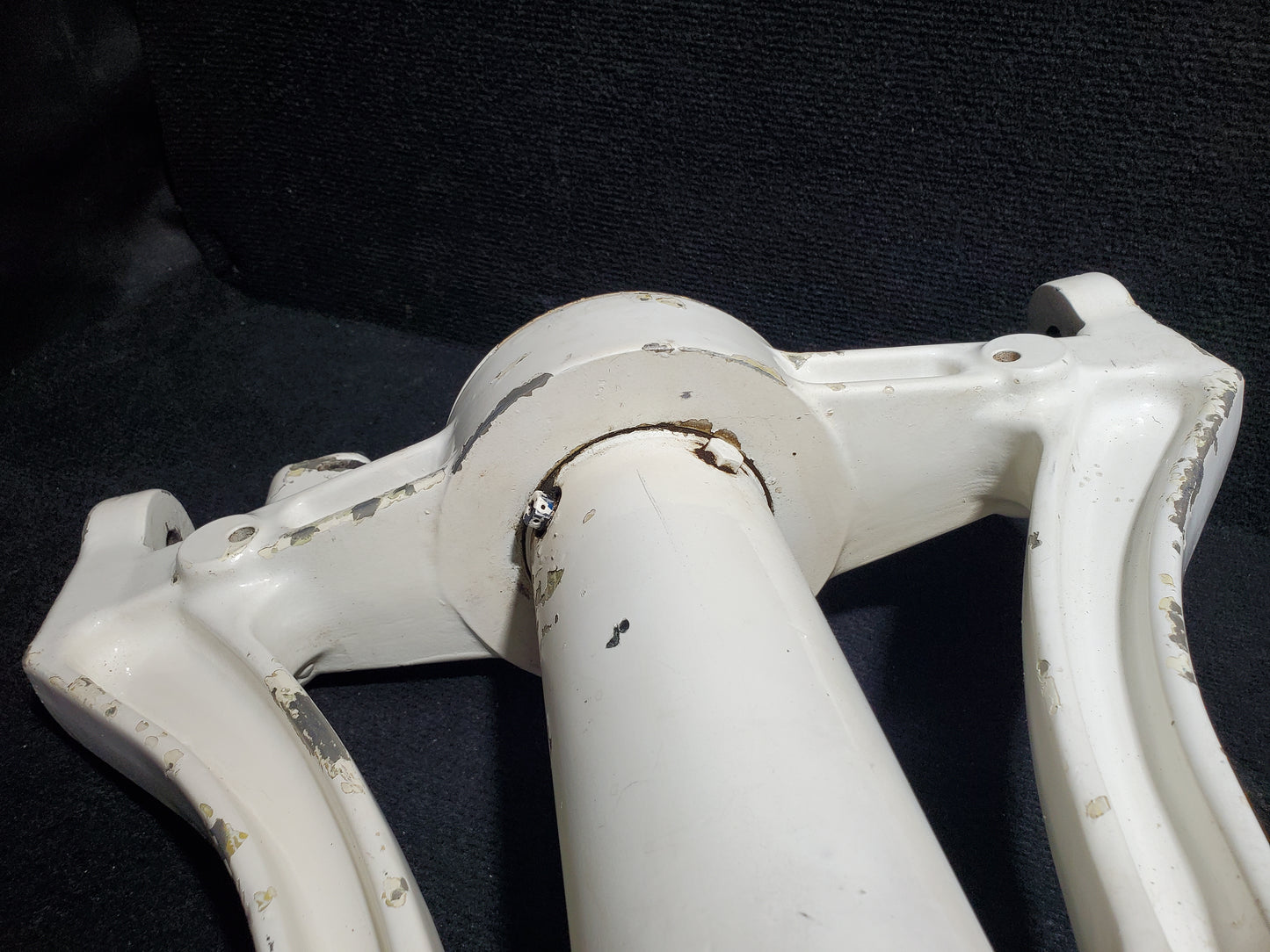 NLG Trunnion Assy - Cessna - 5H-NWA