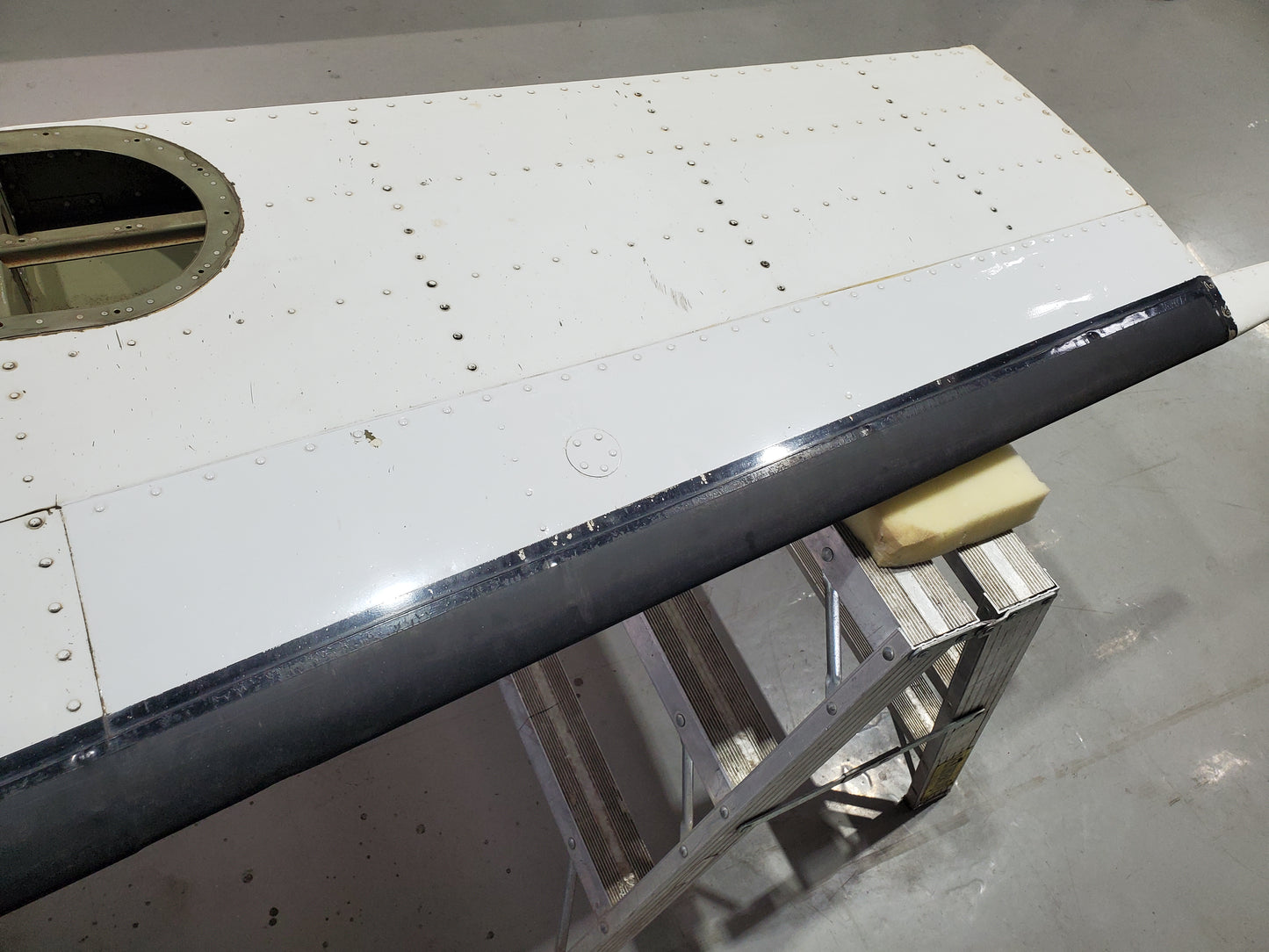 Horizontal Stabilizer - Cessna 208B Caravan - 5H-NWA