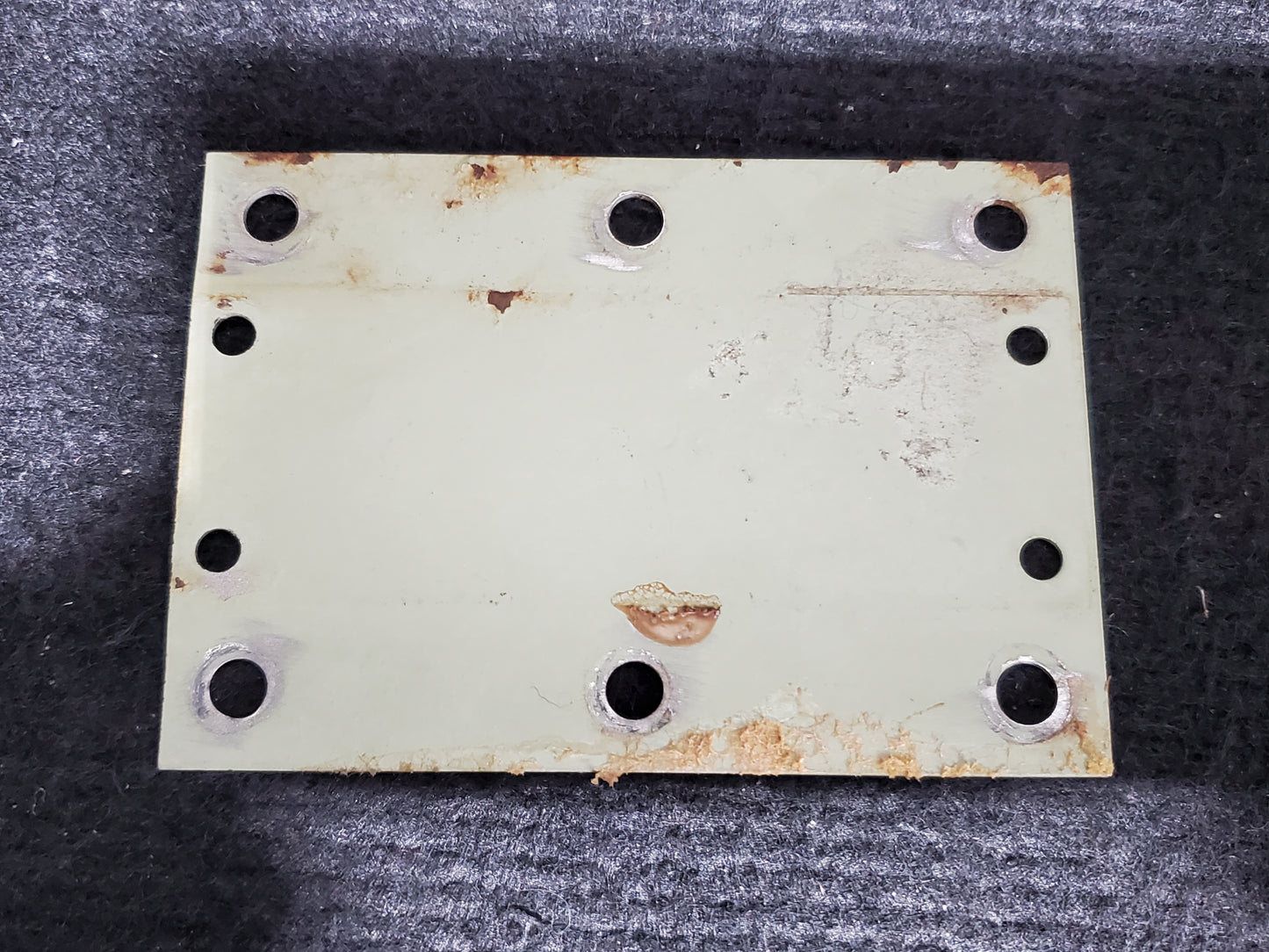 Latch Mounting Plate - Bolt Guide - Cessna - OO-SEX