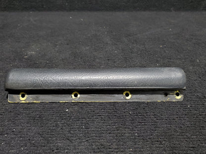 Knee Bumper Assy - Cessna - 5Y-ZBW