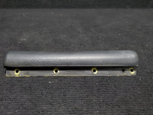 Knee Bumper Assy - Cessna - 5Y-ZBW