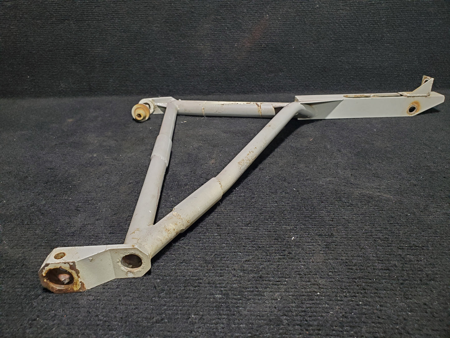 MLG Weldment Support LH - Beechcraft - C-FBPO