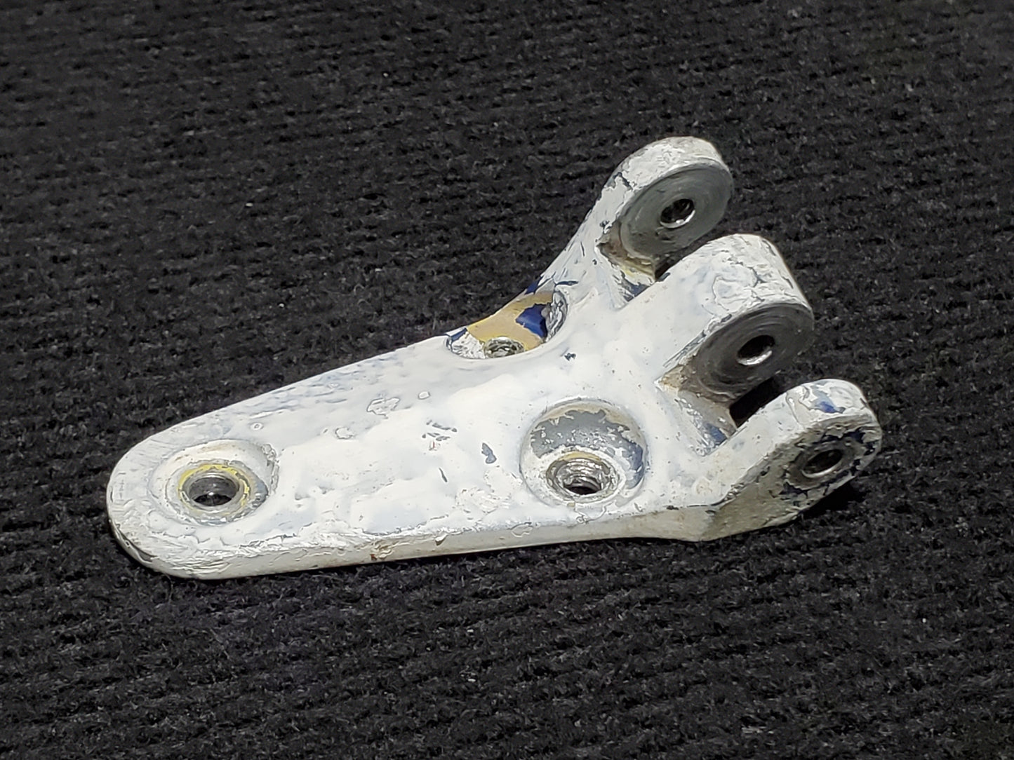 Door Hinge Lwr Fwd - RH - Cessna - 5Y-BUC