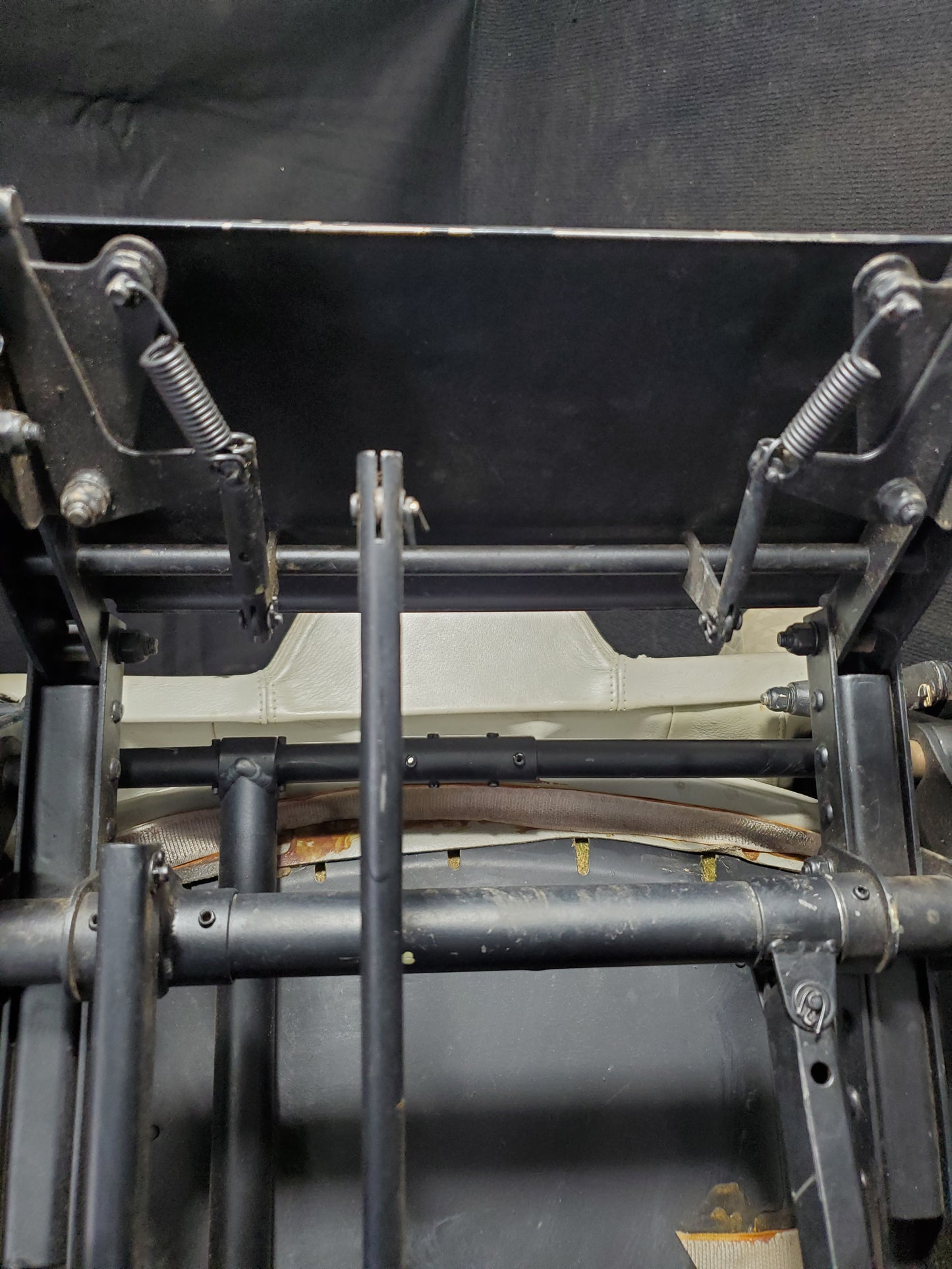 Seat Assembly - Pilot/Co-Pilot - 2 of 2 - Cessna - 5H-TAZ