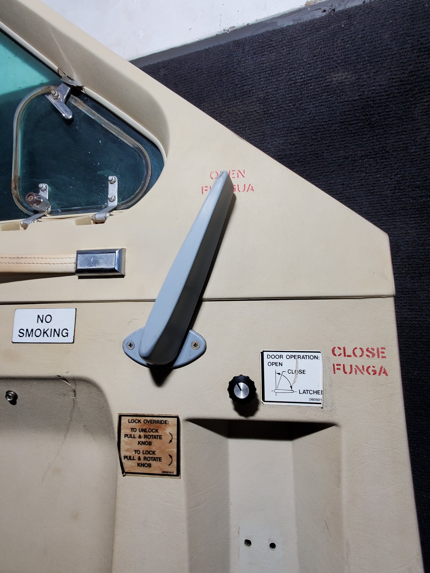 Crew Door - LH - Cessna - 5H-TAZ